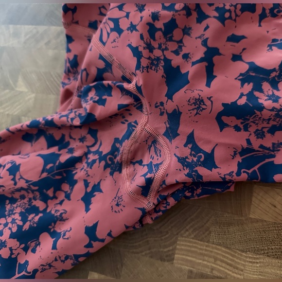 Lululemon Final Lap Crop *23" Efflorescent Dark Canyon Onyx Blue Size 10 - Picture 9 of 9